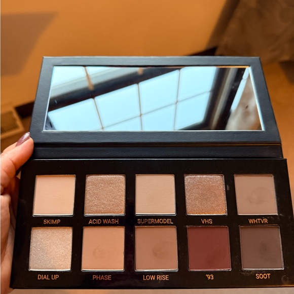 Vieve Beauty The NINETEASE Palette - Picture 5 of 8